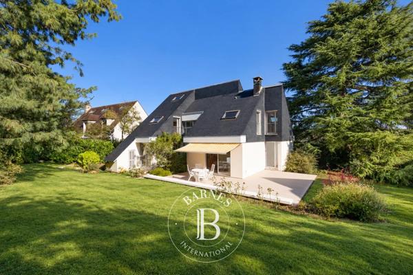 Saint-Germain-en-Laye, Maison 5 Chambres -  213 m² à vendre