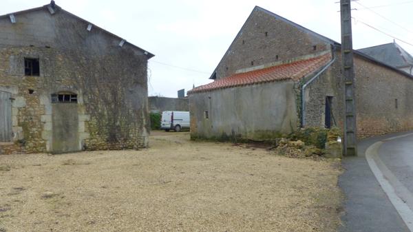 Dpt Deux Sèvres (79), à vendre proche de AIRVAULT maison P5, terrain 1335 m²