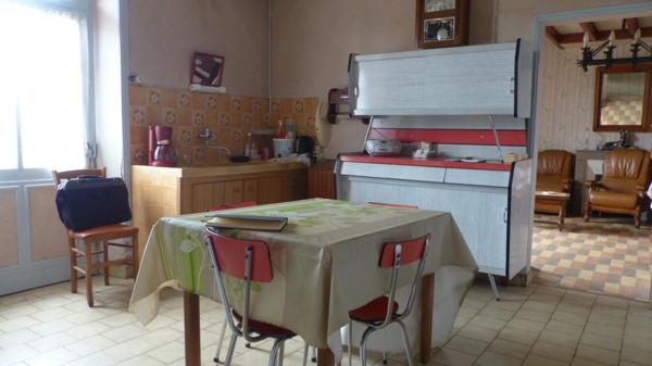 Dpt Deux Sèvres (79), à vendre proche de AIRVAULT maison P5, terrain 1335 m²