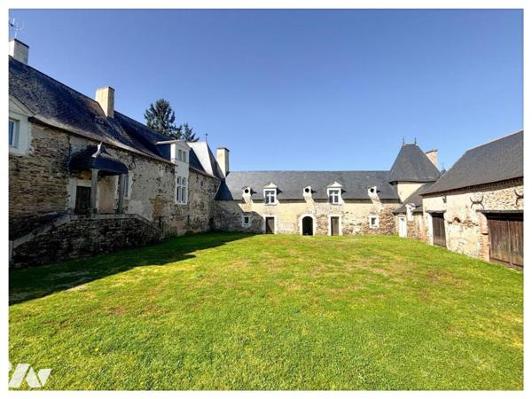 ANGERS à 30 km /Manoir d'exception / Propriété rénovée dans les règles de l'art de 363 m² habitable