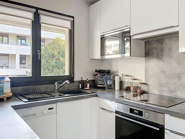 Appartement Suresnes 3 pièce(s) 64 m2