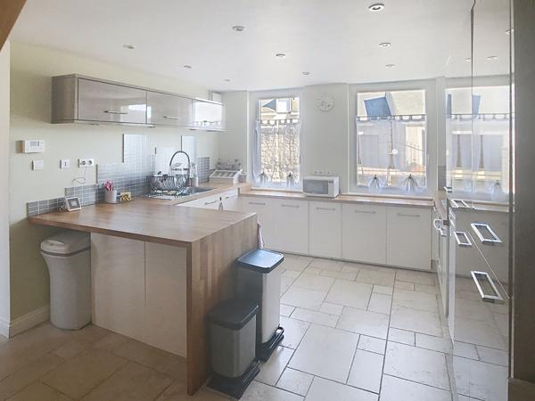 Maison à vendre à Vernantes 8 pièces 151 m²