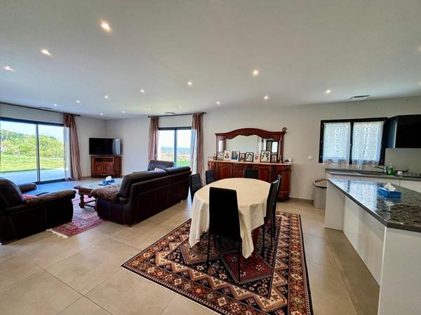 Maison contemporaine toit plat - 156 m² - Terrain de 1861 m²  - Secteur Nevers