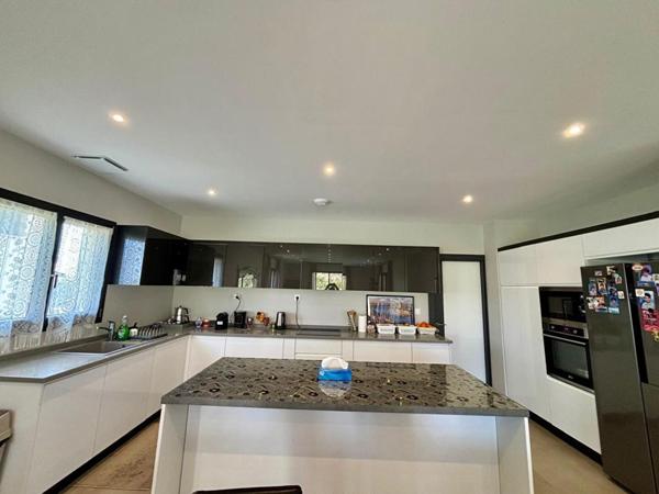 Maison contemporaine toit plat - 156 m² - Terrain de 1861 m²  - Secteur Nevers