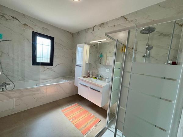 Maison contemporaine toit plat - 156 m² - Terrain de 1861 m²  - Secteur Nevers