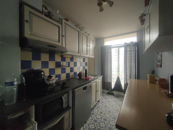 PLEIN CENTRE VILLE, APPARTEMENT RENOVE DE 80 M² HAB AVEC GRAND BALCON DE 10 M², CAVE, ET GARAGE A VELO, PROCH Beauvais (60000)