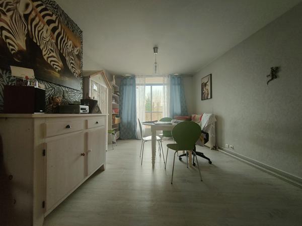 PLEIN CENTRE VILLE, APPARTEMENT RENOVE DE 80 M² HAB AVEC GRAND BALCON DE 10 M², CAVE, ET GARAGE A VELO, PROCH Beauvais (60000)