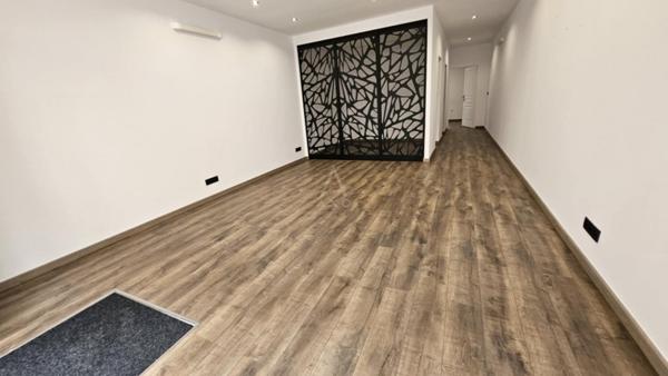 Murs commerciaux rénovés à vendre  Centre-ville dAlbertville (73200)