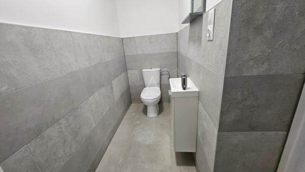 Murs commerciaux rénovés à vendre  Centre-ville dAlbertville (73200)