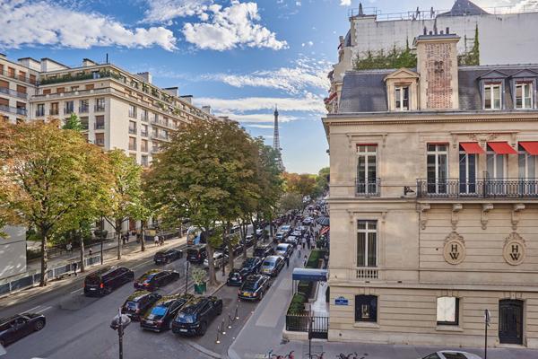 Location meublée- Paris 75008 - 3 pieces- Avenue Montaigne  - Vue Tour Eiffel