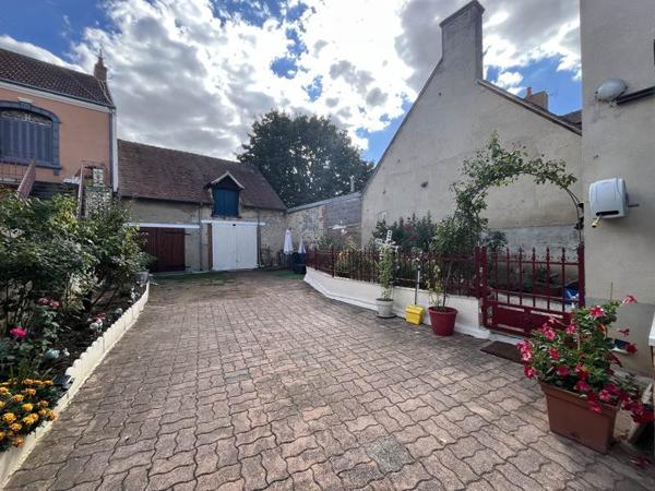 Maison à vendre 84 609 € Huriel 5 p 111 m² DPE F