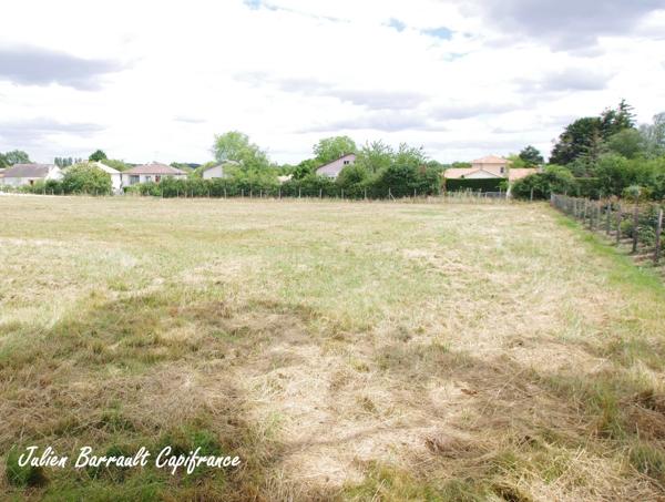Terrain constructible à vendre de 1070 m² dans la commune de Savigny Lévescault