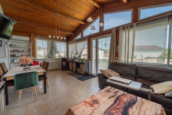 Maison familiale spacieuse avec piscine dépendance et garage