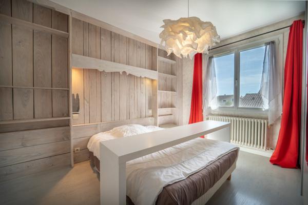 Maison familiale spacieuse avec piscine dépendance et garage