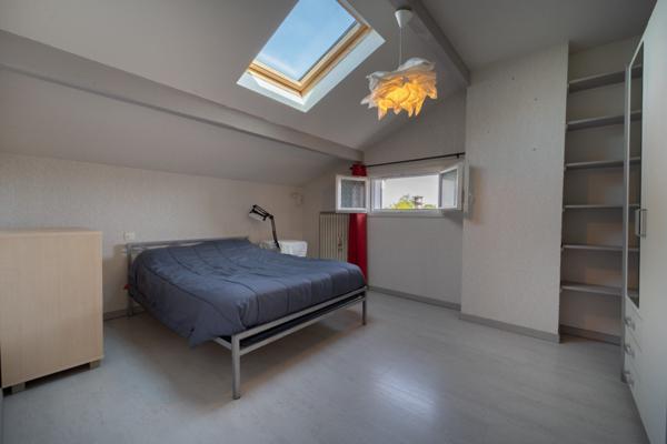 Maison familiale spacieuse avec piscine dépendance et garage