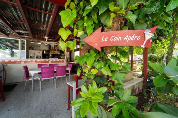 Maison familiale spacieuse avec piscine dépendance et garage