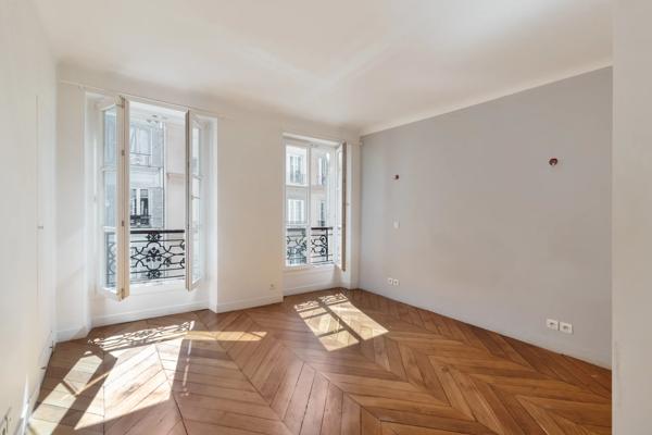 Appartement Paris 9 e - NOUVELLE ATHÈNES / RUE PAUL ESCUDIER