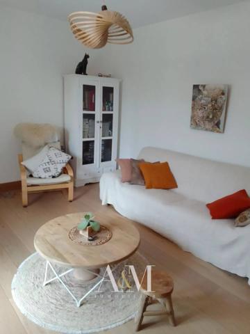MAISON CHARENTAISE AU COEUR DU QUARTIER ST CYBARD