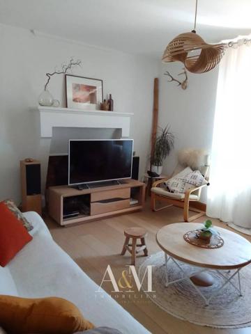 MAISON CHARENTAISE AU COEUR DU QUARTIER ST CYBARD