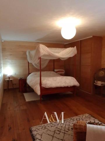 MAISON CHARENTAISE AU COEUR DU QUARTIER ST CYBARD