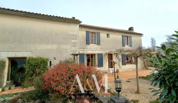 MAISON CHARENTAISE AU COEUR DU QUARTIER ST CYBARD