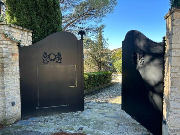 Mas rénové 4 chambres - Piscine dans une résidence sécurisée