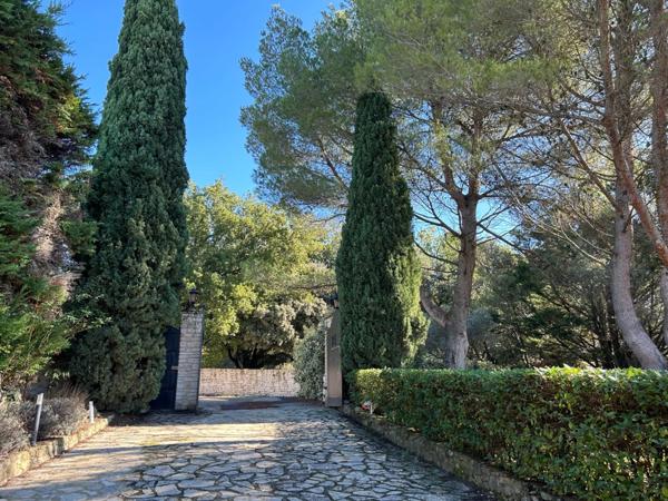 Mas rénové 4 chambres - Piscine dans une résidence sécurisée