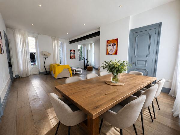 Rochefort Centre-Ville : Maison de Maître 230m² - 6 chambres, jardin et garage attenant