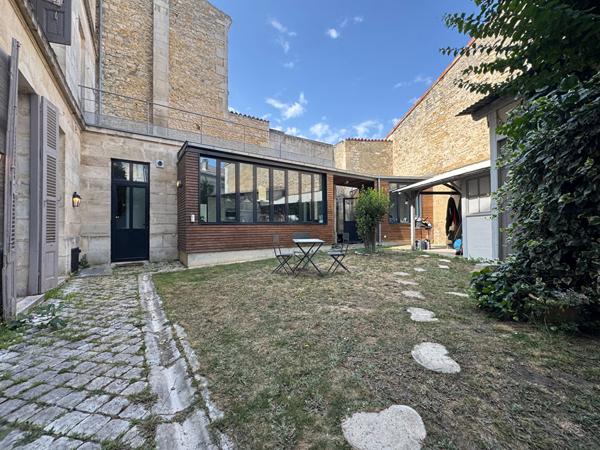 Rochefort Centre-Ville : Maison de Maître 230m² - 6 chambres, jardin et garage attenant