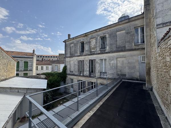 Rochefort Centre-Ville : Maison de Maître 230m² - 6 chambres, jardin et garage attenant