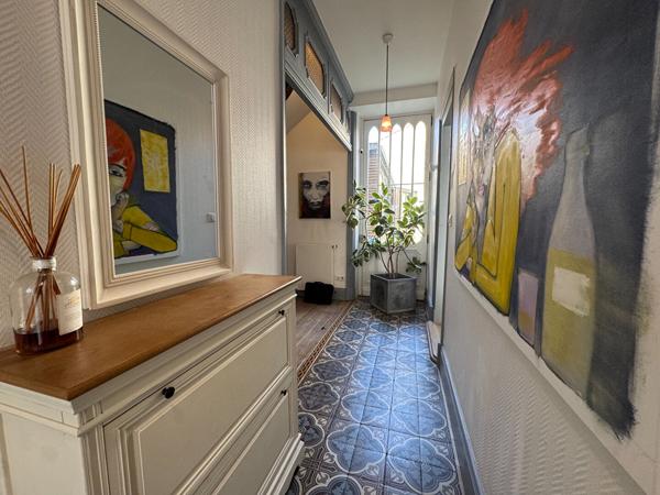 Rochefort Centre-Ville : Maison de Maître 230m² - 6 chambres, jardin et garage attenant