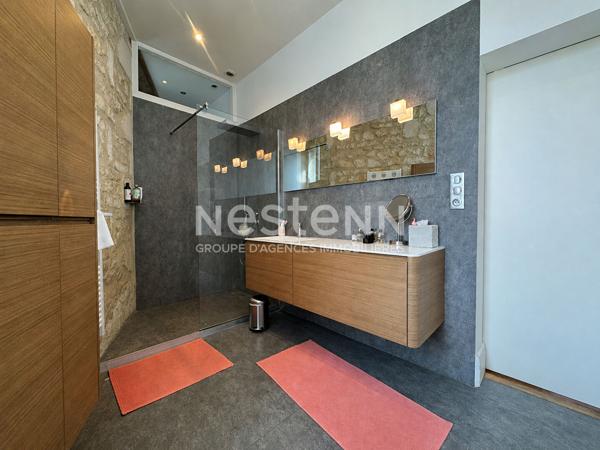 Rochefort Centre-Ville : Maison de Maître 230m² - 6 chambres, jardin et garage attenant