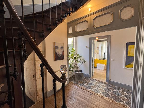 Rochefort Centre-Ville : Maison de Maître 230m² - 6 chambres, jardin et garage attenant