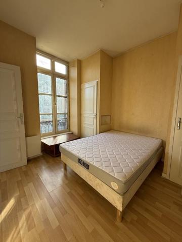 31/33 RUE SAINT GILLES - F2 au 1er - Hyper centre