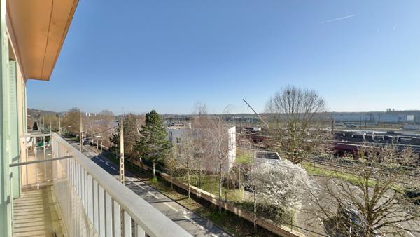VAL D'ATHIS , GARE RER JUVISY À  800 M , DERNIER ETAGE , SANS VIS-A-VIS