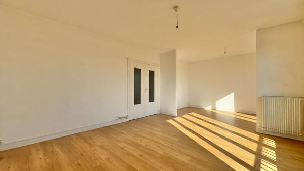 VAL D'ATHIS , GARE RER JUVISY À  800 M , DERNIER ETAGE , SANS VIS-A-VIS