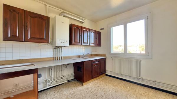 VAL D'ATHIS , GARE RER JUVISY À  800 M , DERNIER ETAGE , SANS VIS-A-VIS