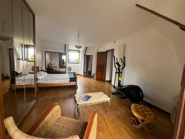 Maison à vendre    5 pièces • 140,24 m2 Champs-sur-Marne