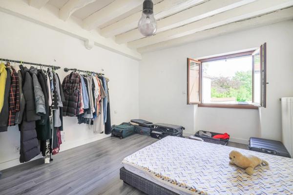 Maison + studio indépendant à Linas : un bien rare, évolutif et idéal pour un projet familial ou mixte.