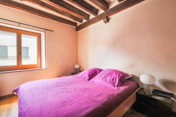 Maison + studio indépendant à Linas : un bien rare, évolutif et idéal pour un projet familial ou mixte.