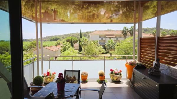 Vente                                                      Appartement
                        
                     3 pièces                      65 m2                     à Le Lavandou