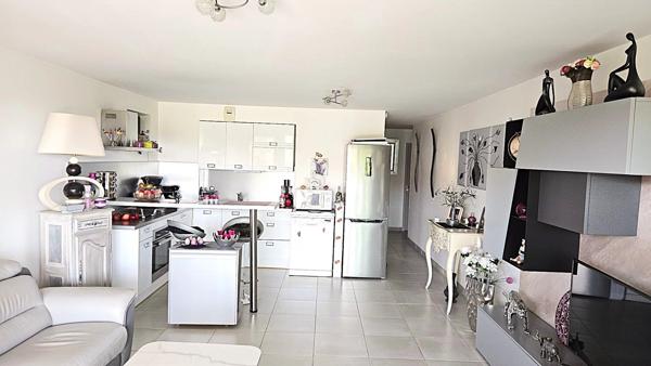 Vente                                                      Appartement
                        
                     3 pièces                      65 m2                     à Le Lavandou