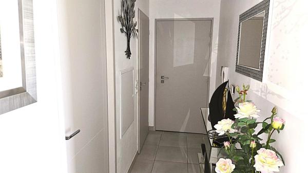 Vente                                                      Appartement
                        
                     3 pièces                      65 m2                     à Le Lavandou