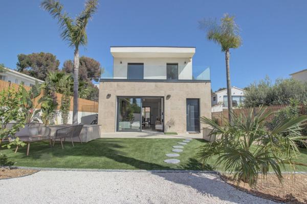 Villa T4/5 moderne et récente 110 m2 - Studio indépendant 40 m2 - Piscine