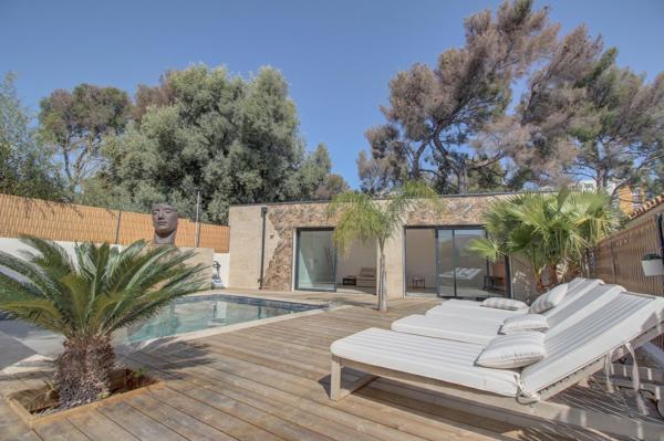 Villa T4/5 moderne et récente 110 m2 - Studio indépendant 40 m2 - Piscine