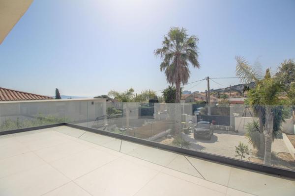 Villa T4/5 moderne et récente 110 m2 - Studio indépendant 40 m2 - Piscine