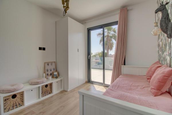 Villa T4/5 moderne et récente 110 m2 - Studio indépendant 40 m2 - Piscine