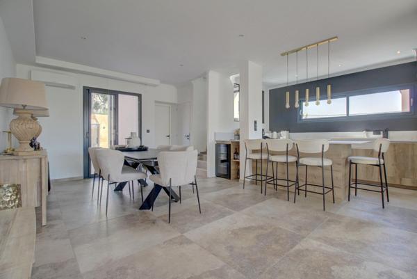 Villa T4/5 moderne et récente 110 m2 - Studio indépendant 40 m2 - Piscine