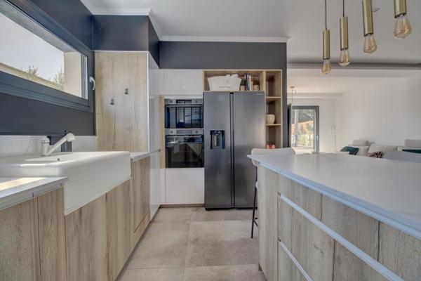 Villa T4/5 moderne et récente 110 m2 - Studio indépendant 40 m2 - Piscine