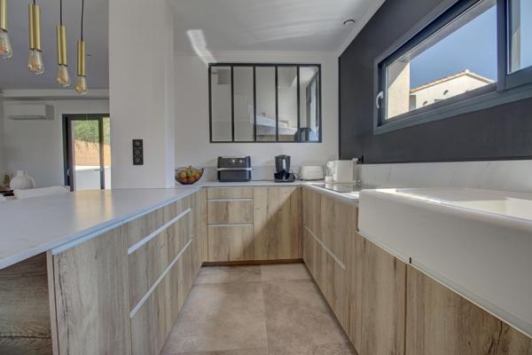 Villa T4/5 moderne et récente 110 m2 - Studio indépendant 40 m2 - Piscine